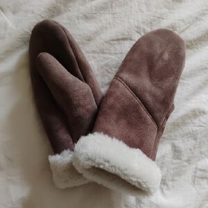 Easy Perry Genuine Sheepskin Mittens
